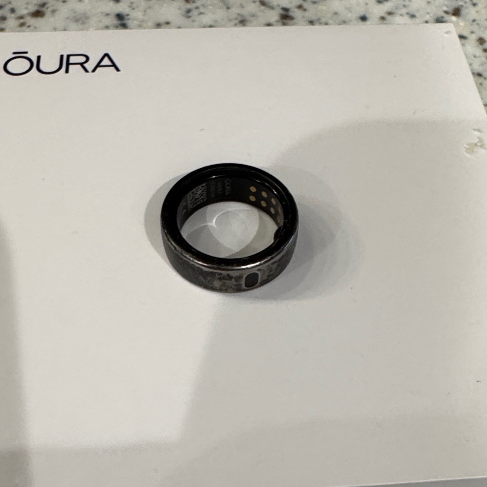 Oura Ring in Sleek Black